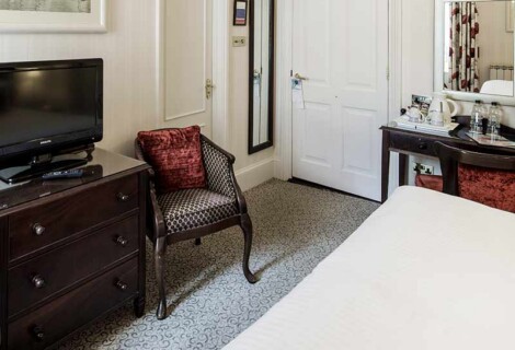 Chambre Classique Donnant sur L' Arrière Pays