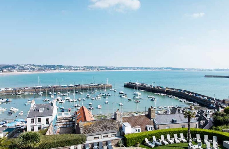 chambre-superieure-avec-vue-sur-la-mer